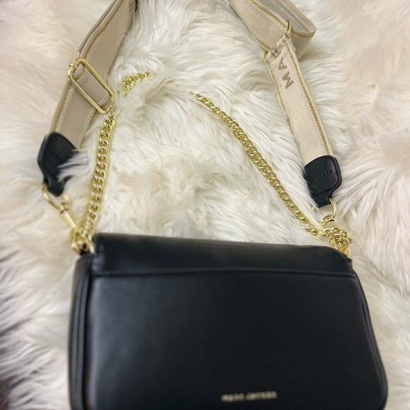 Marc Jacobs Black Shoulder Bag with Gold Chain - Picture 10 of 11